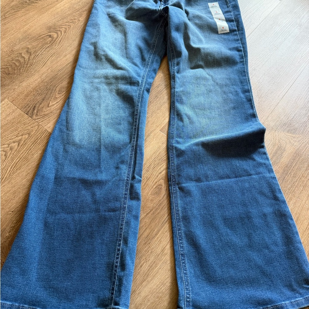 Old Navy Women's Wow Flare Jeans 6